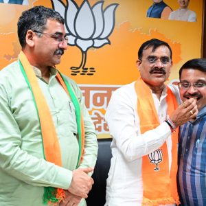 प्रदेश अध्यक्ष श्री वी.डी. शर्मा जी के साथ आत्मीय पल